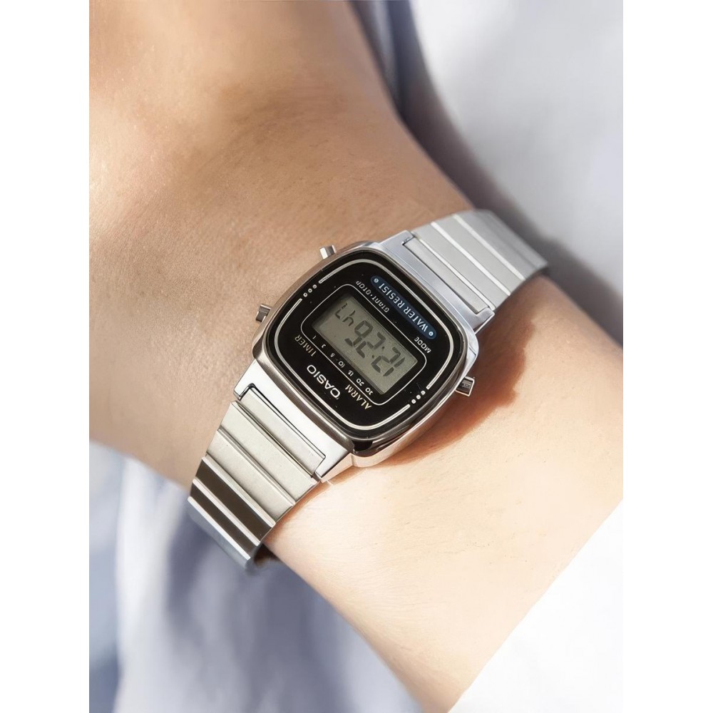 Наручний годинник Casio LA-670WD-1E