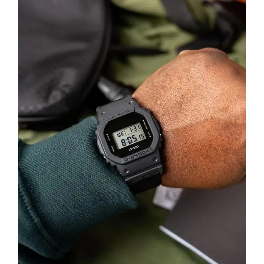 Наручний годинник Casio DW-5600BCE-1E