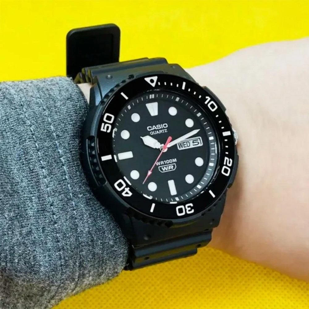 Наручний годинник Casio MRW-230H-1E1