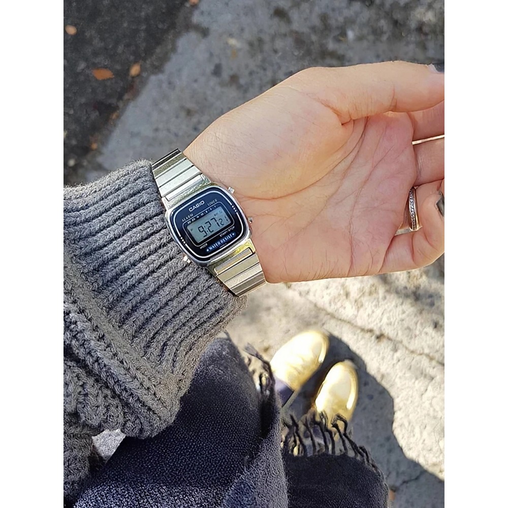 Наручний годинник Casio LA-670WA-2E